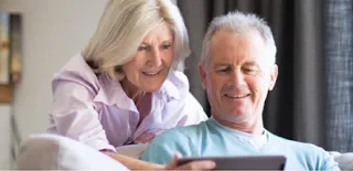 couple look an Ipad